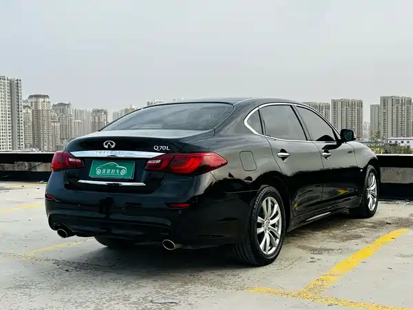 Infiniti Q70 2016