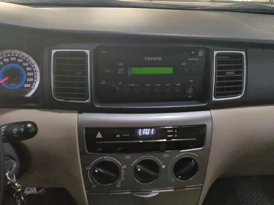 Toyota Corolla 2015 — фото 13