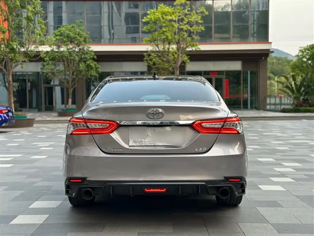 Toyota Camry 2023 — фото 14