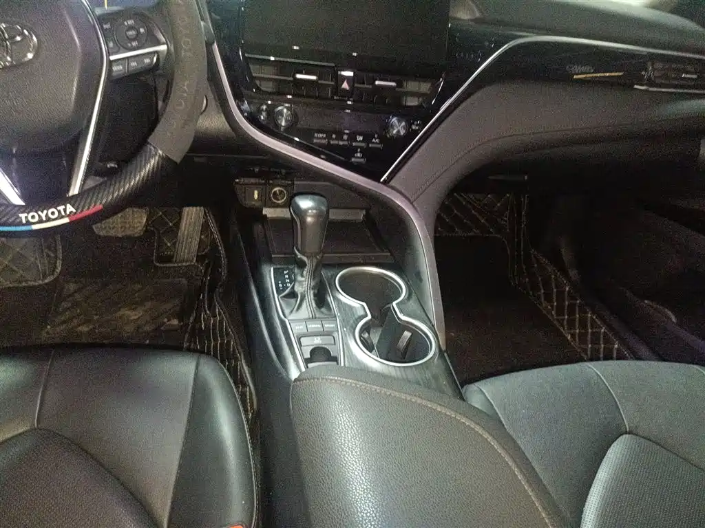 Toyota Camry 2023 — фото 13