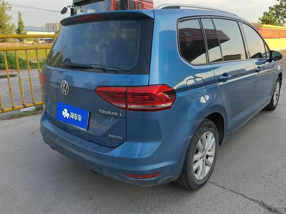 Volkswagen Touran 2018 — фото 3
