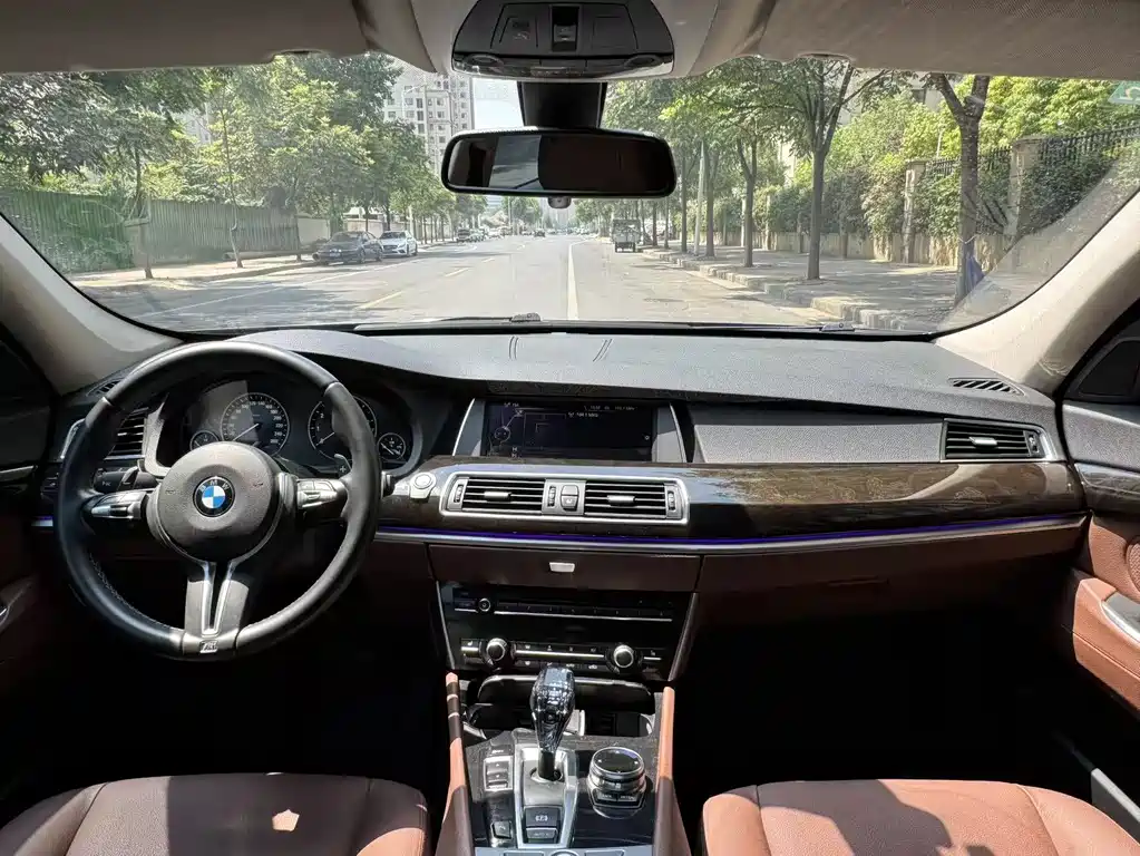 BMW 5 Series GT 2016 — фото 12