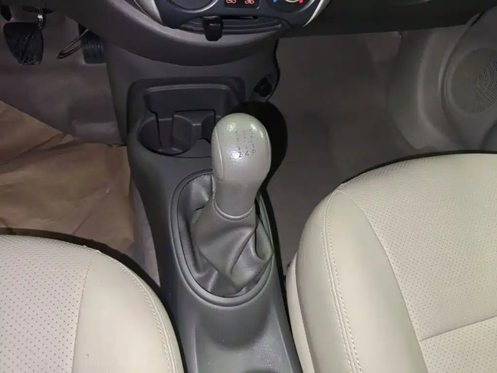 Nissan Sunny 2016 — фото 14