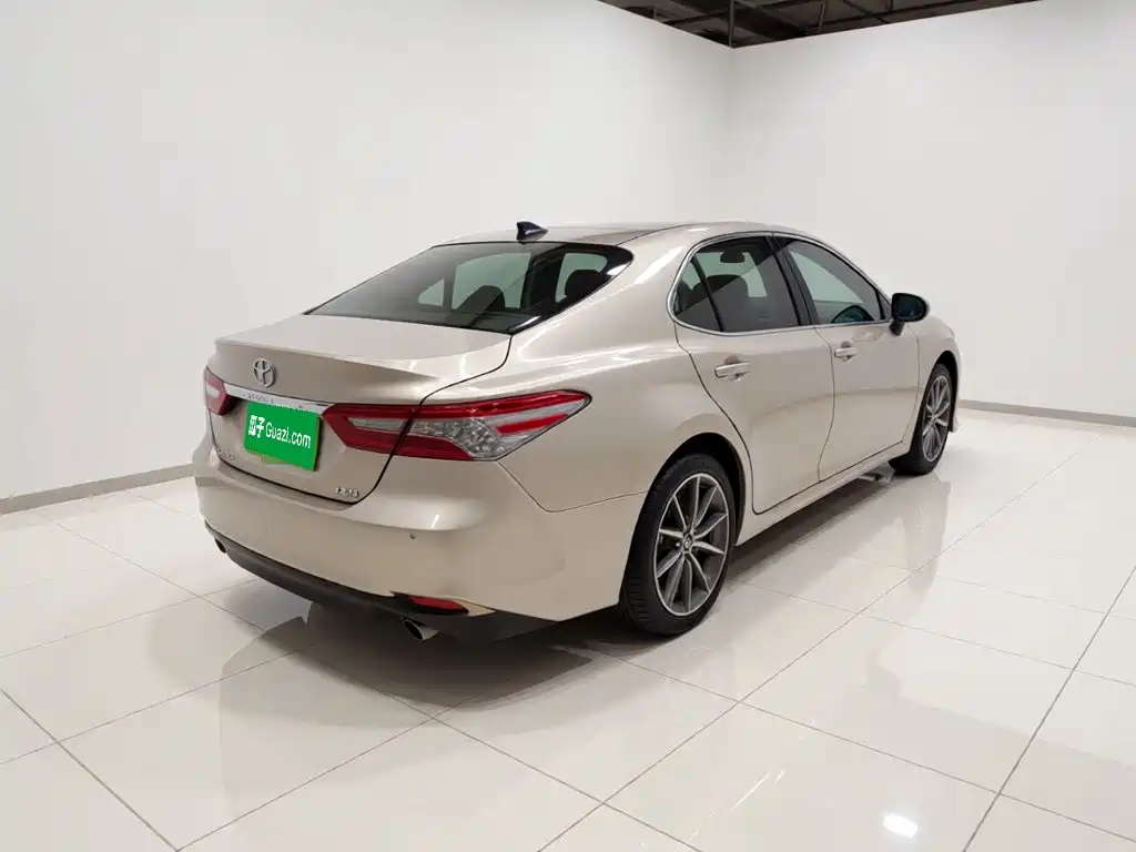 Toyota Camry 2022 — фото 6