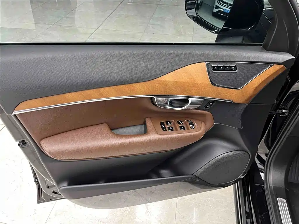 Volvo XC90 2023 — фото 10