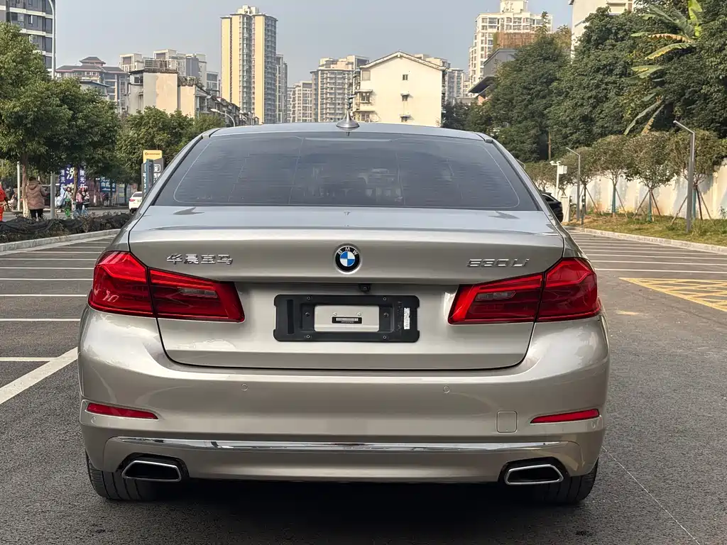 BMW 5 Series 2018 — фото 9