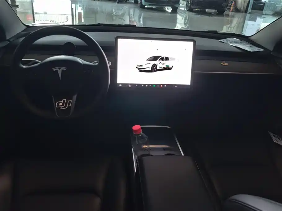 Tesla Model 3 2023 — фото 12