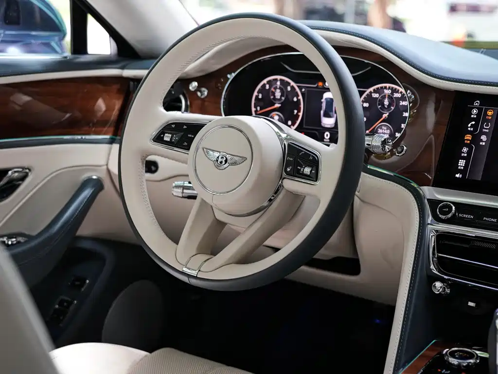 Bentley Flying Spur 2023 — фото 15