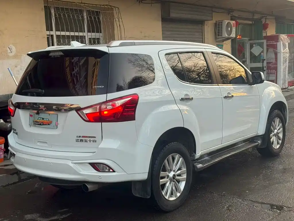Isuzu MU-X 2022 — фото 7