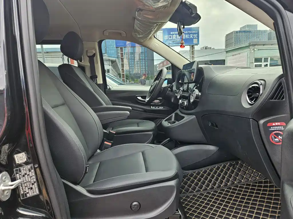Mercedes-Benz Vito 2023 — фото 13