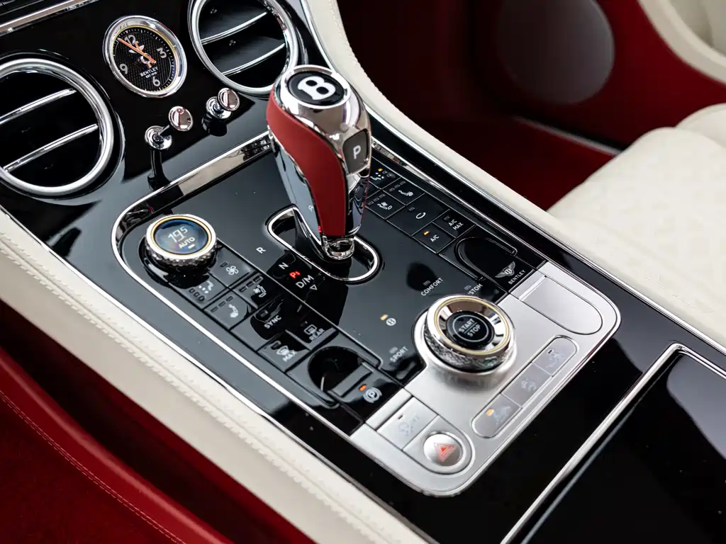 Bentley Continental PHEV 2025 — фото 14