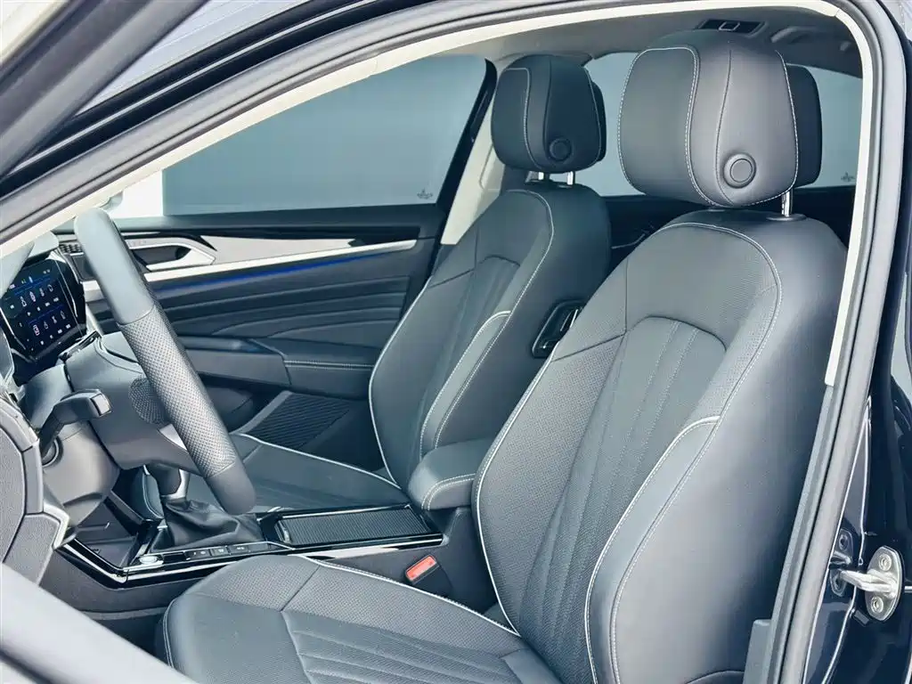 Volkswagen Passat 2023 — фото 23