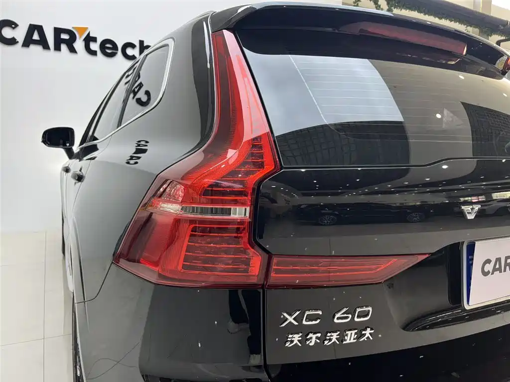 Volvo XC60 2022 — фото 7