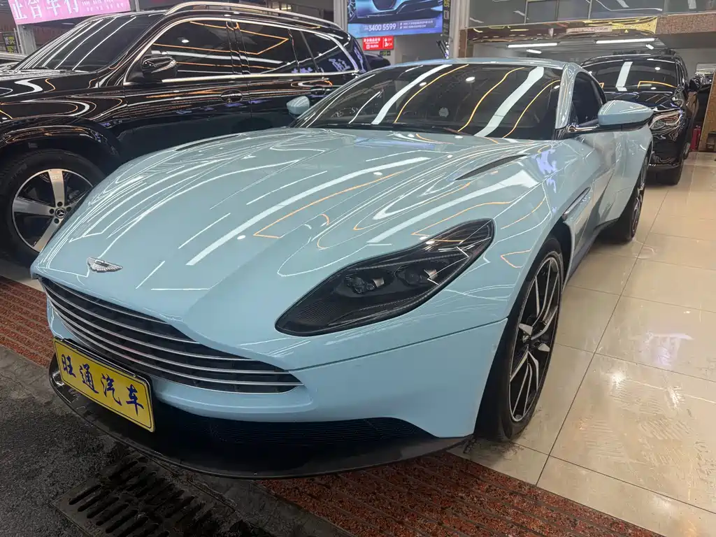Aston Martin DB11 2019 — фото 1