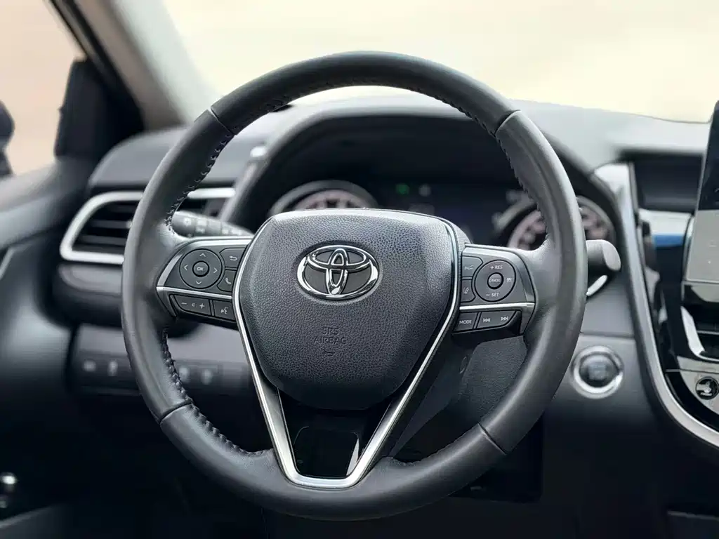 Toyota Camry 2023 — фото 15