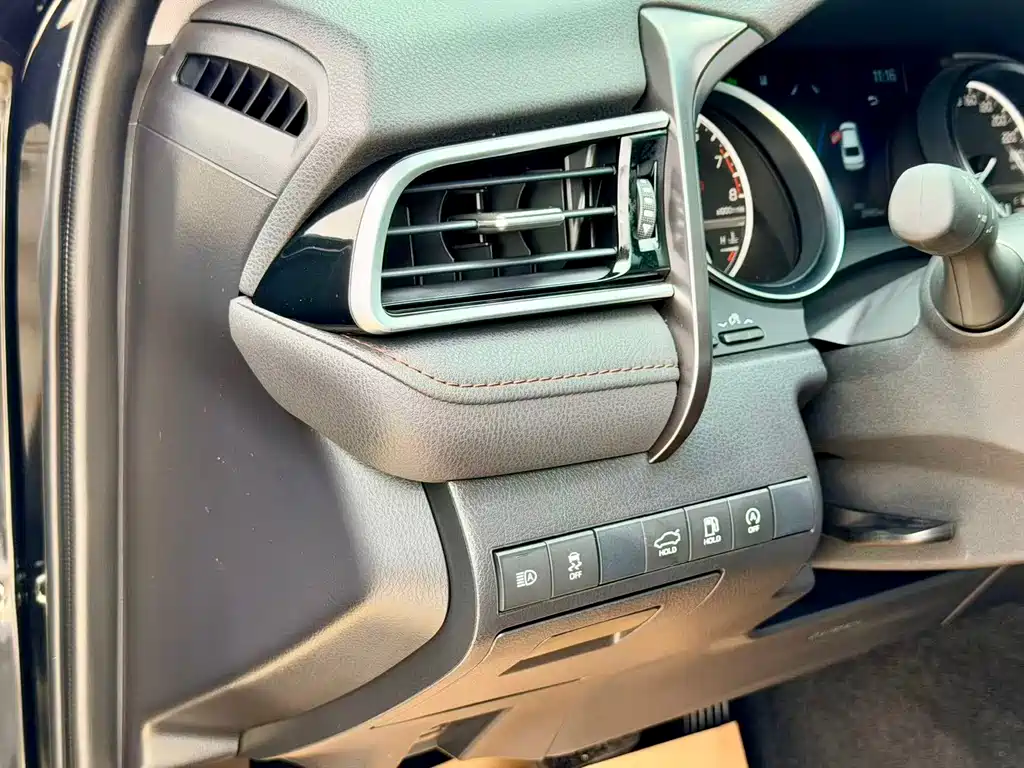 Toyota Camry 2023 — фото 23