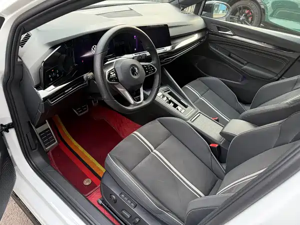 Volkswagen Golf 2025