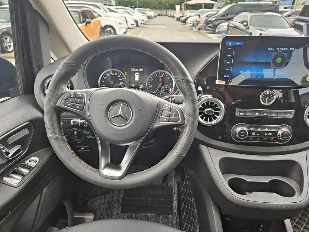 Mercedes-Benz Vito 2023 — фото 16