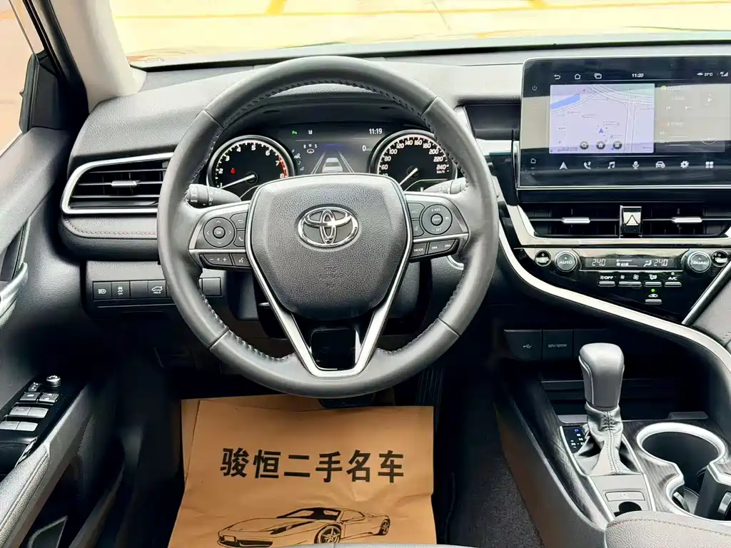 Toyota Camry 2023 — фото 10