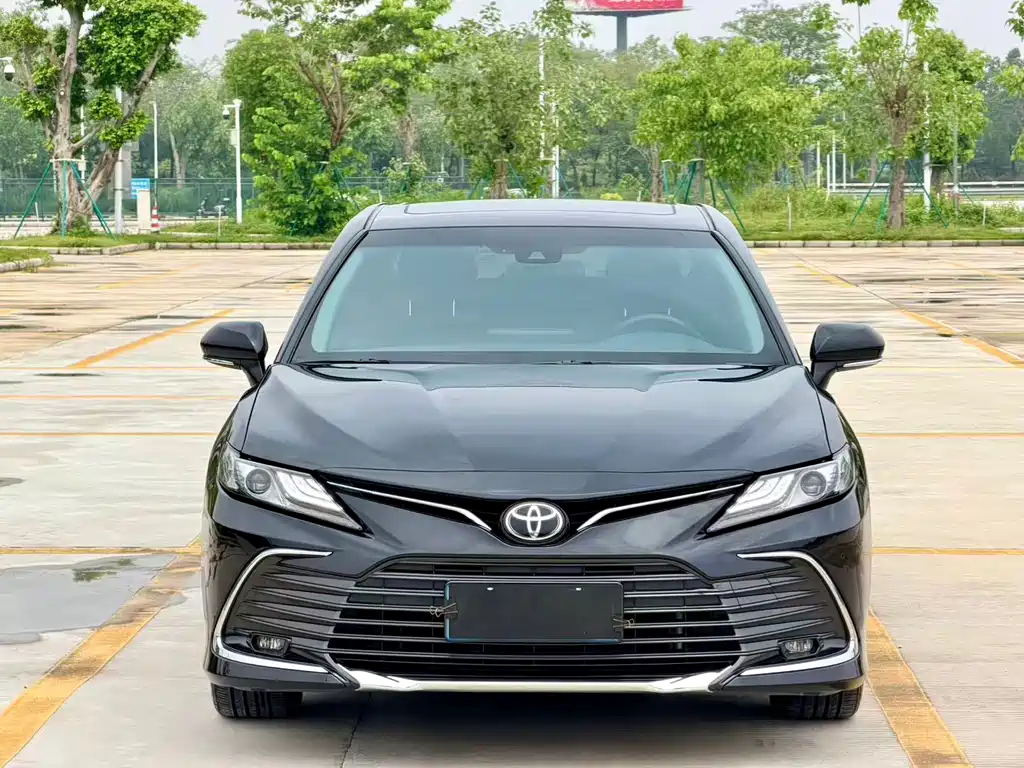 Toyota Camry 2023 — фото 3