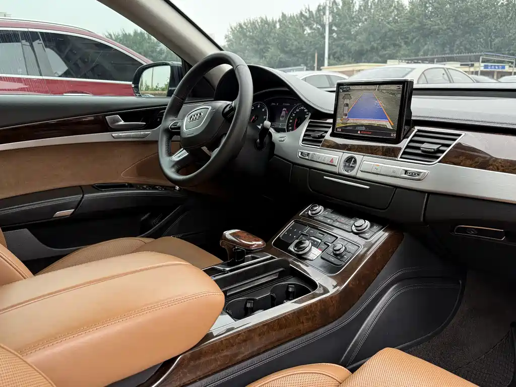 Audi A8 2015 — фото 21