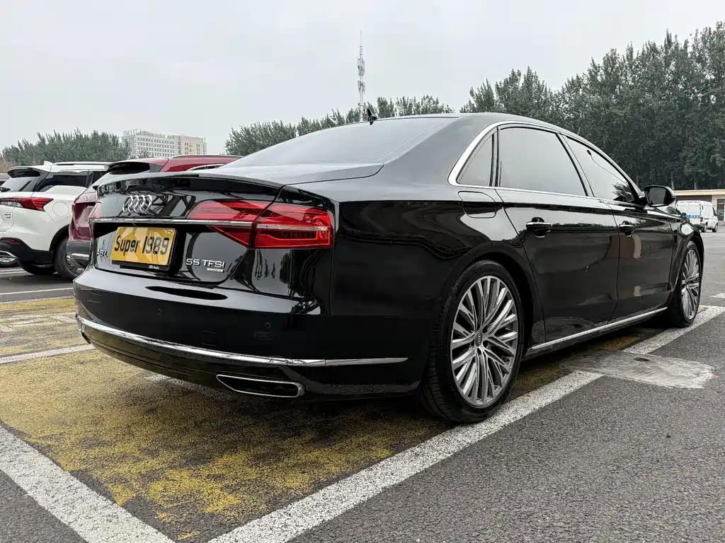 Audi A8 2015 — фото 6
