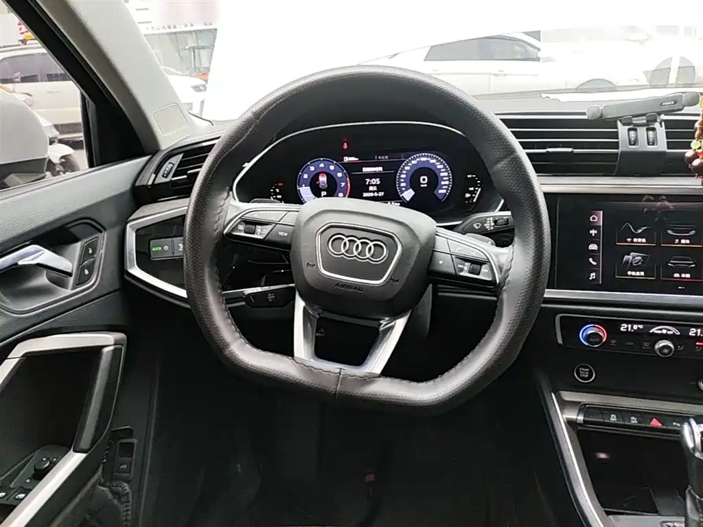 Audi Q3 2021 — фото 11