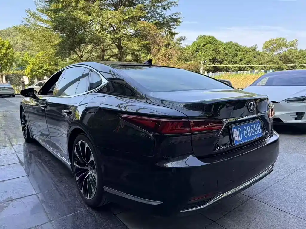 Lexus LS 2022