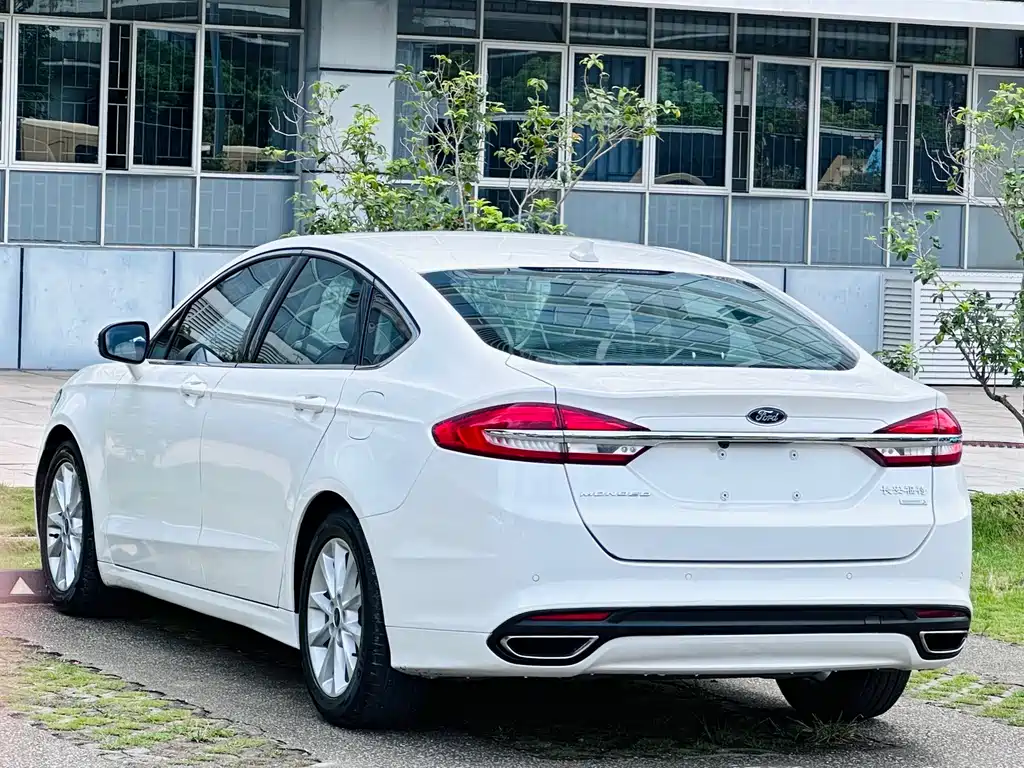 Ford Mondeo 2018 — фото 11