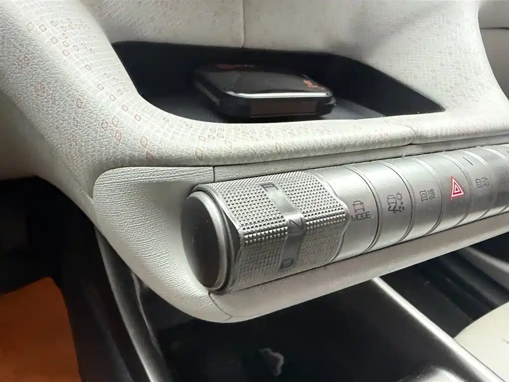 BYD Dolphin 2022 — фото 13