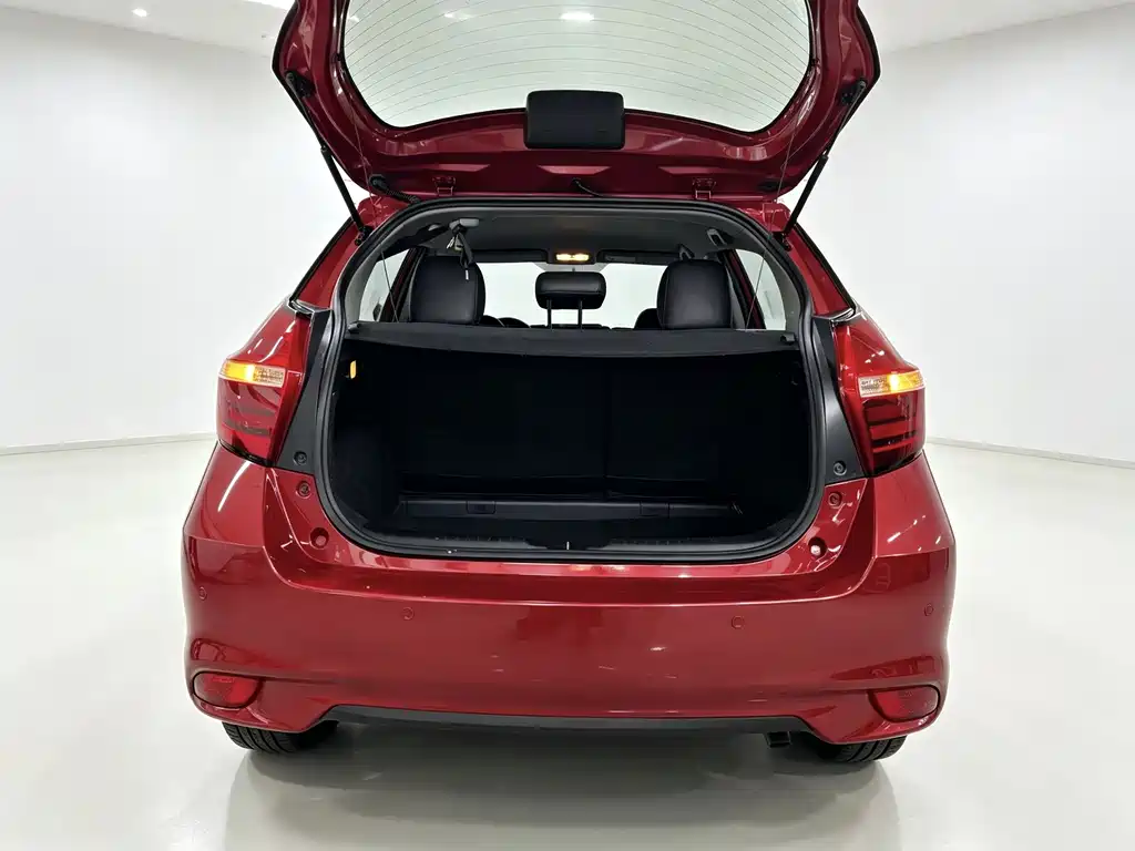 Toyota Yaris L 2018 — фото 13