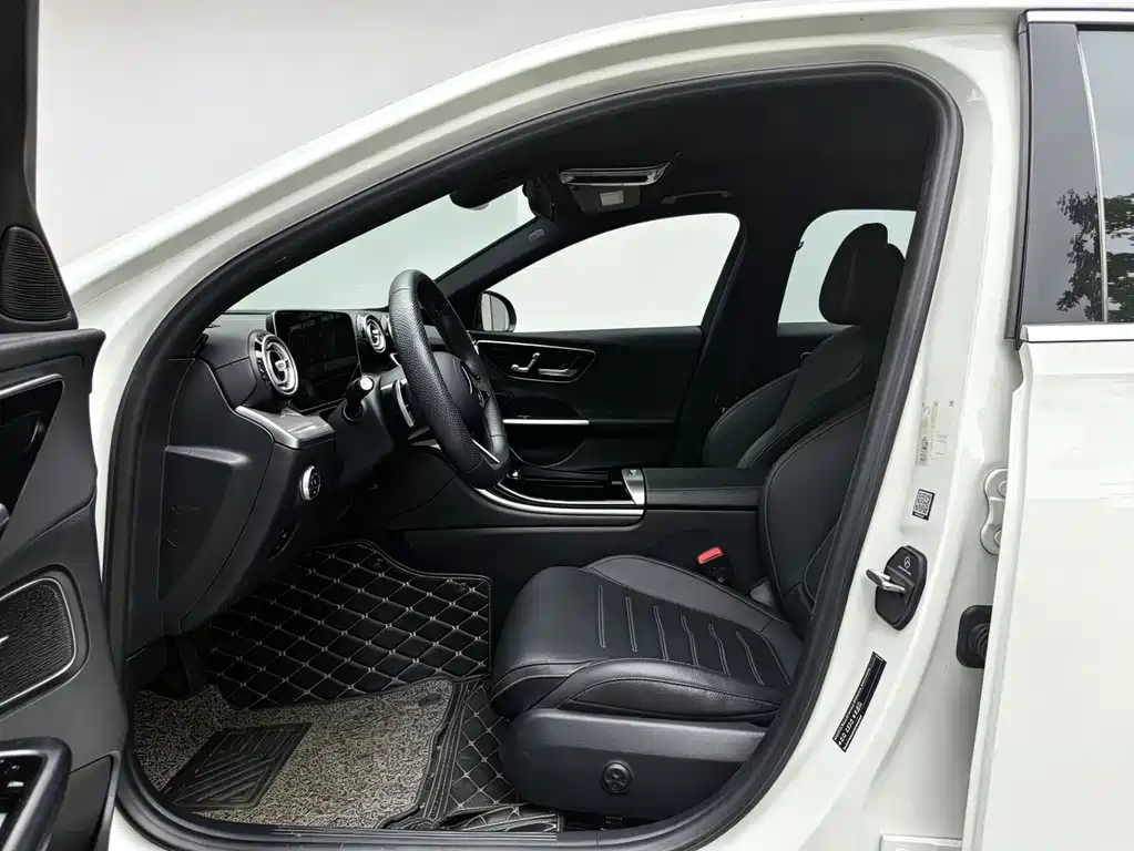 Mercedes-Benz C-Class 2023 — фото 12