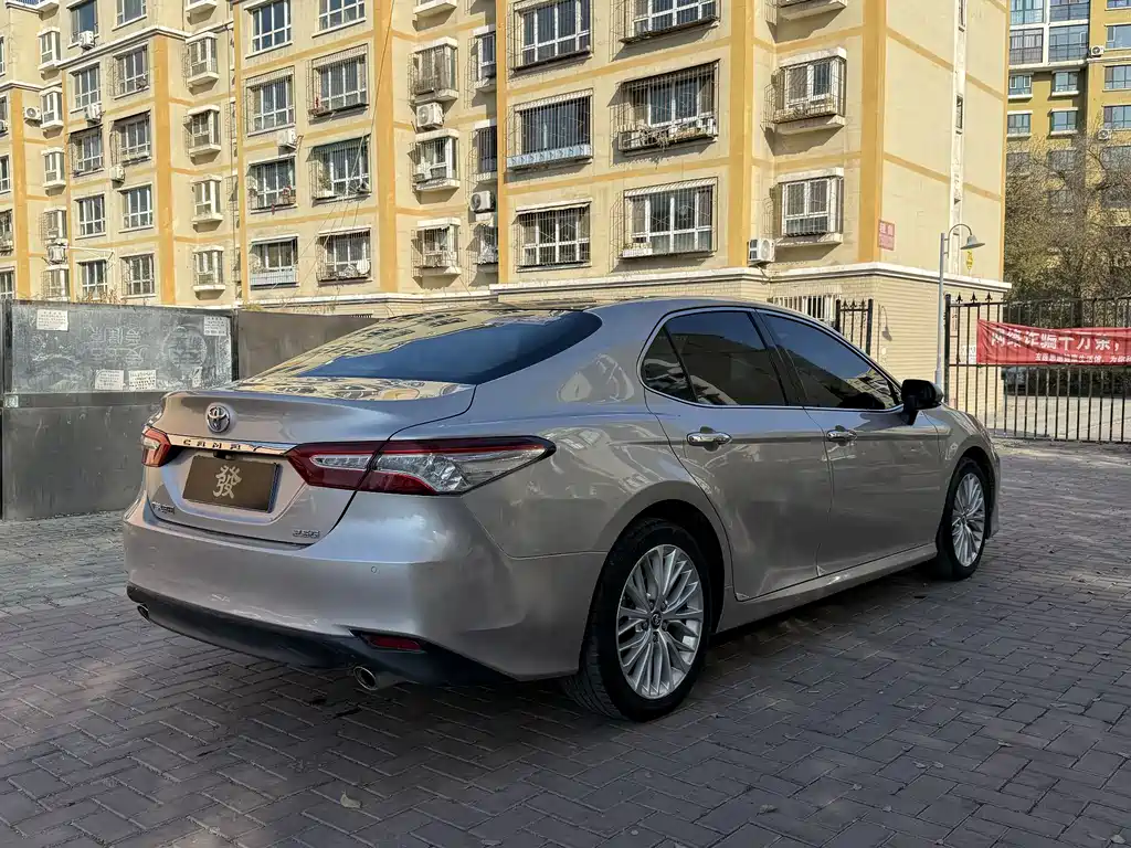 Toyota Camry 2021 — фото 6