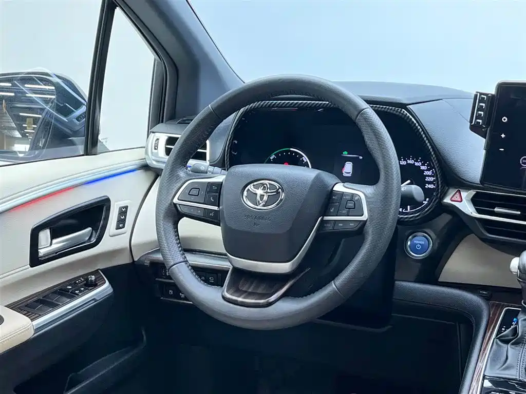 Toyota Granvia 2023 — фото 22