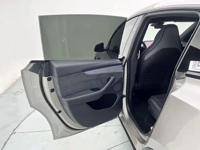 Tesla Model Y L 2025 — фото 26