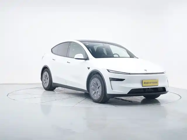 Tesla Model Y L 2026 — фото 3