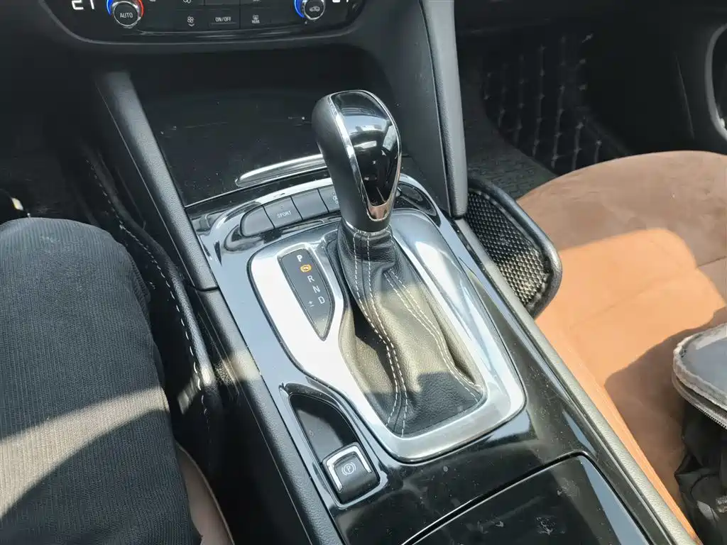 Buick Regal 2018 — фото 10