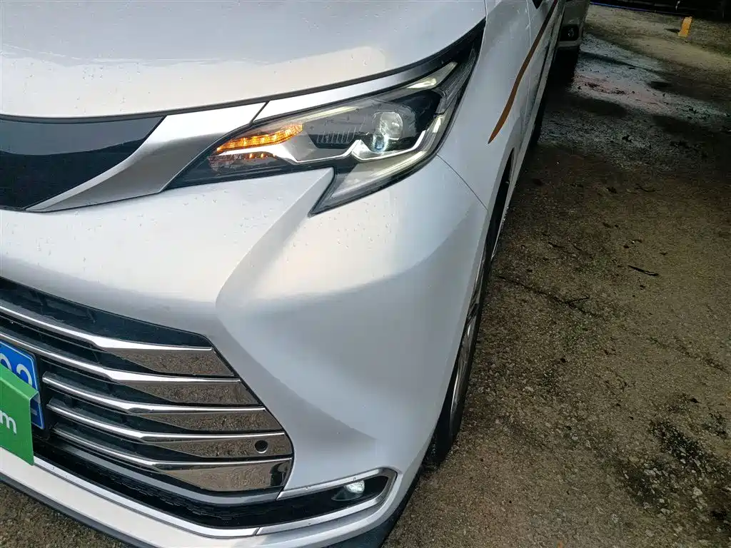 Toyota Sienna 2022 — фото 15