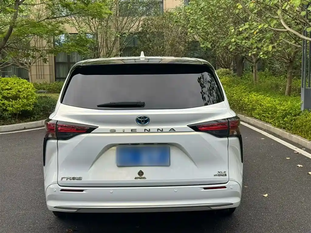 Toyota Sienna 2022 — фото 23