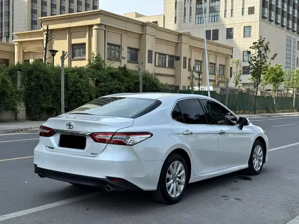 Toyota Camry 2019 — фото 5