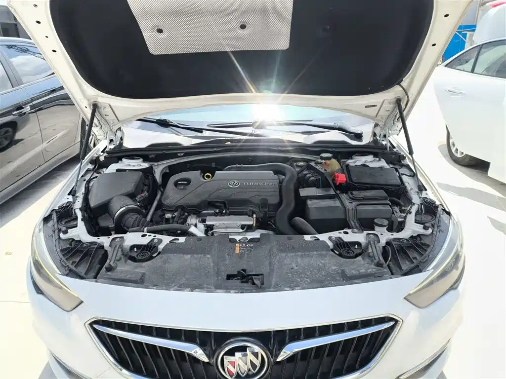 Buick Regal 2018 — фото 16