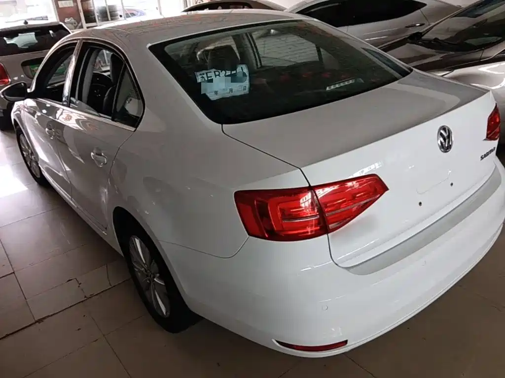 Volkswagen Sagitar 2016