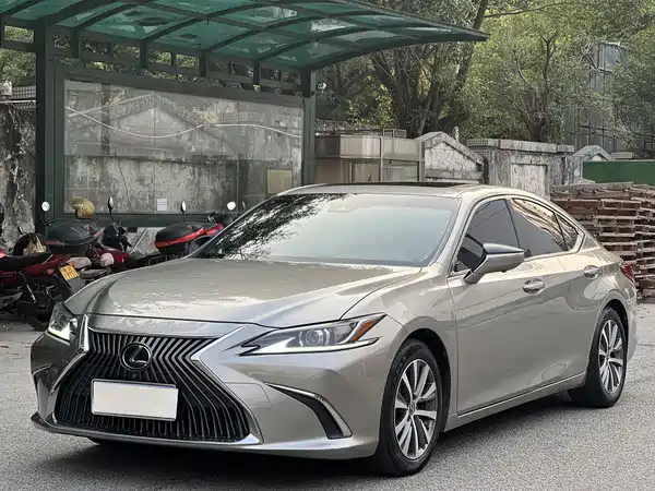 Lexus ES 2018