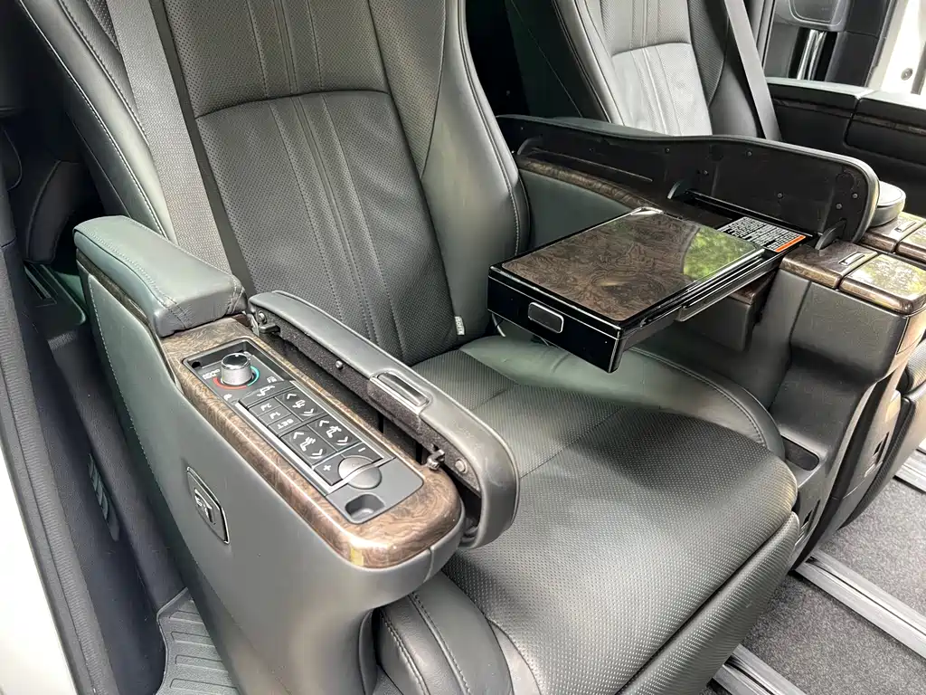Toyota Vellfire 2021 — фото 10