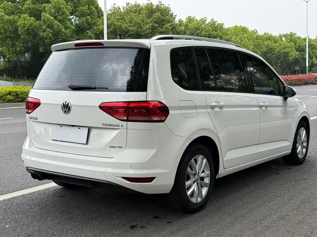 Volkswagen Touran 2018 — фото 18