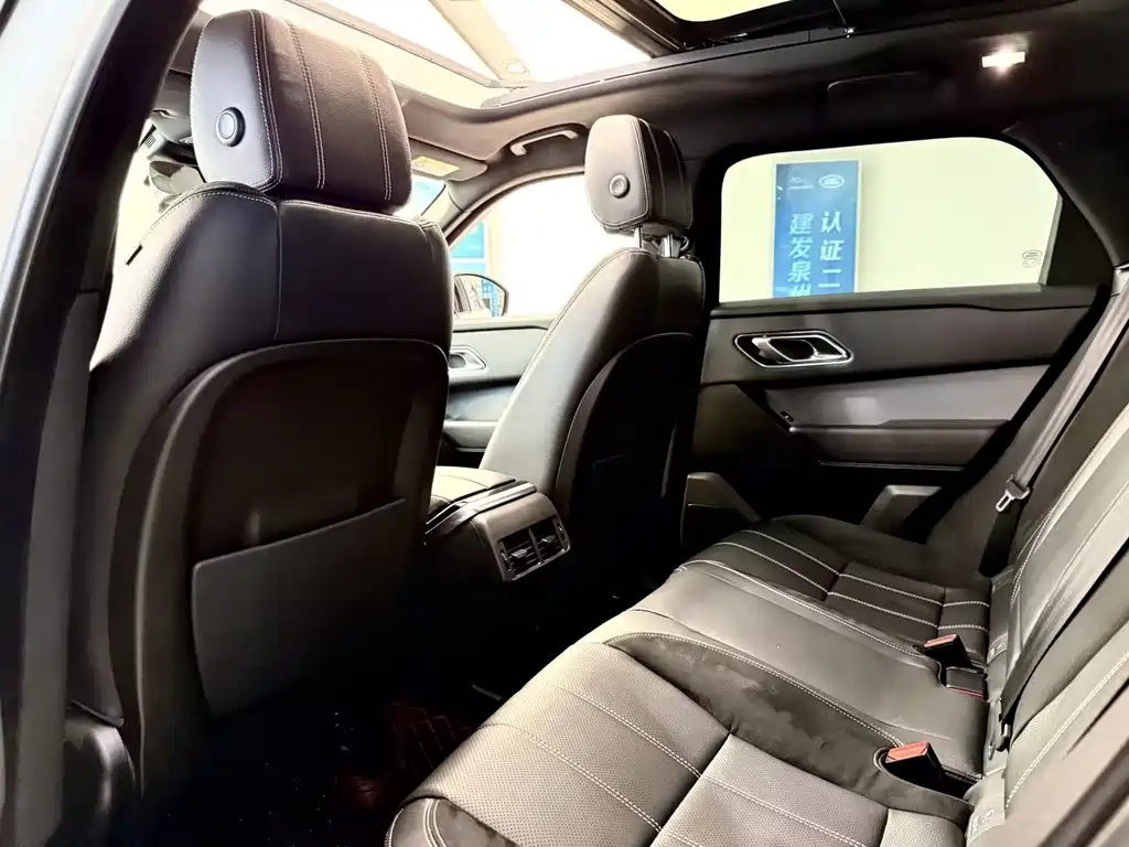 Land Rover Velar 2019 — фото 11