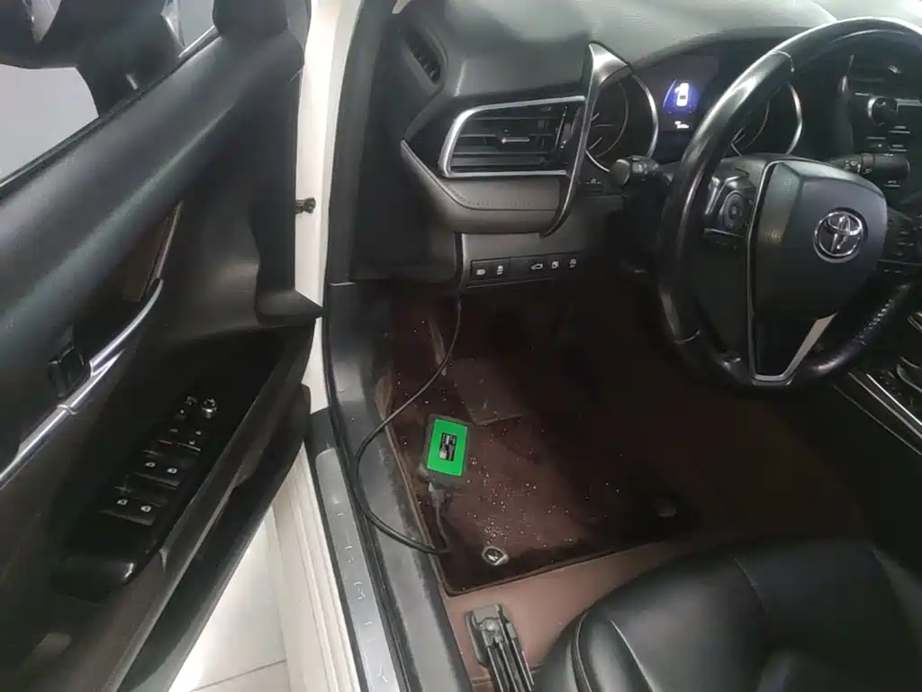Toyota Camry 2019 — фото 16