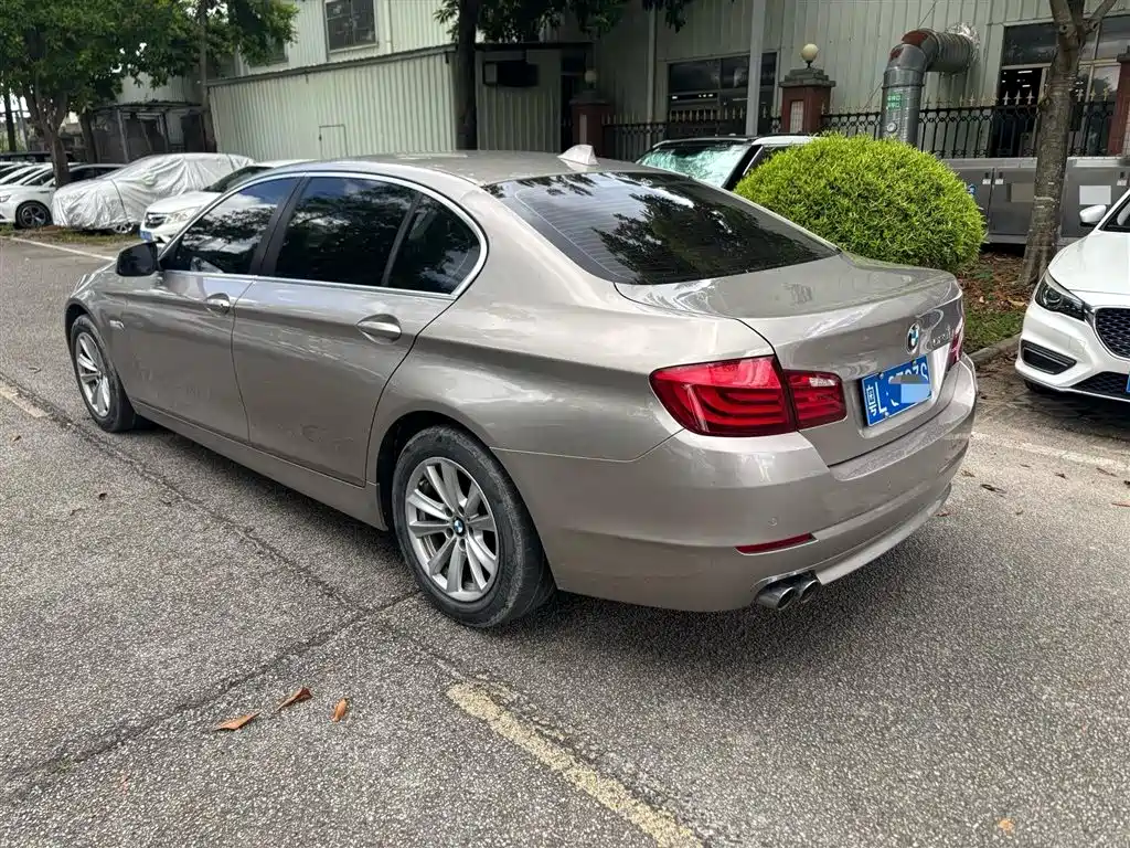 BMW 5 Series 2012 — фото 10