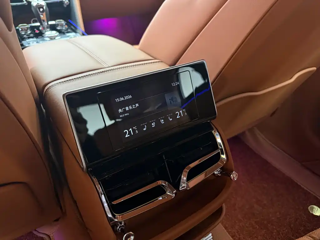 Bentley Flying Spur 2025 — фото 16
