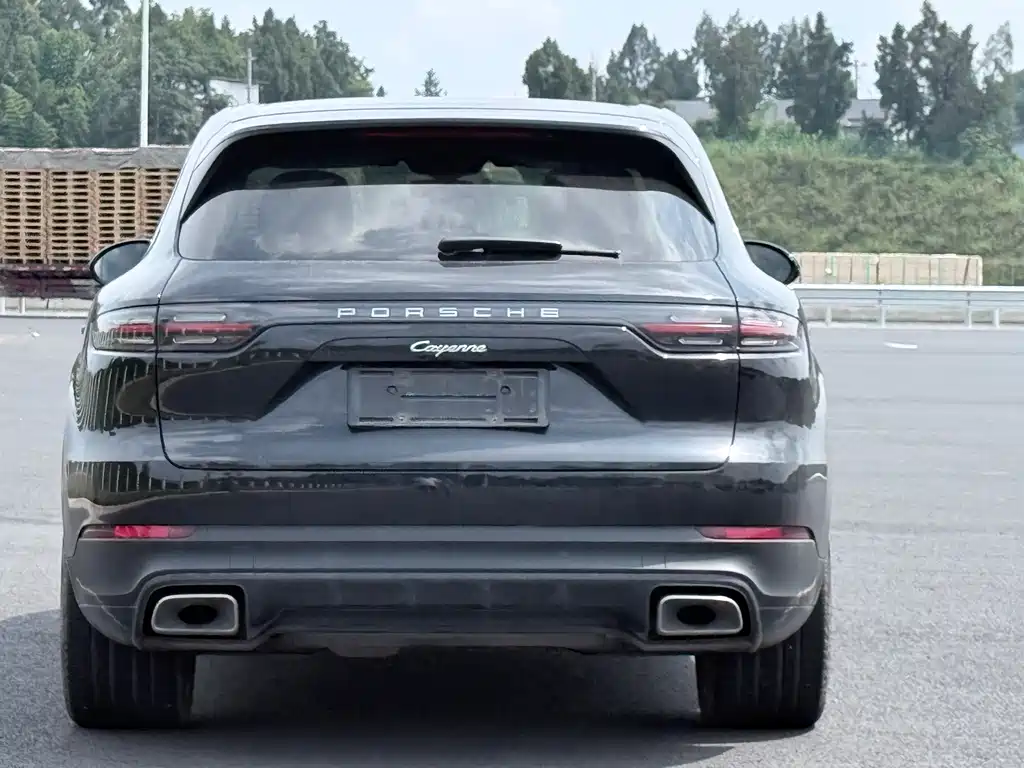 Porsche Cayenne Hybrid 2021